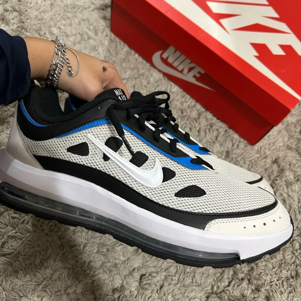 Nike Men's Black/White/Blue Mesh Athletic Air Sole Sneakers - Picture 2 of 7